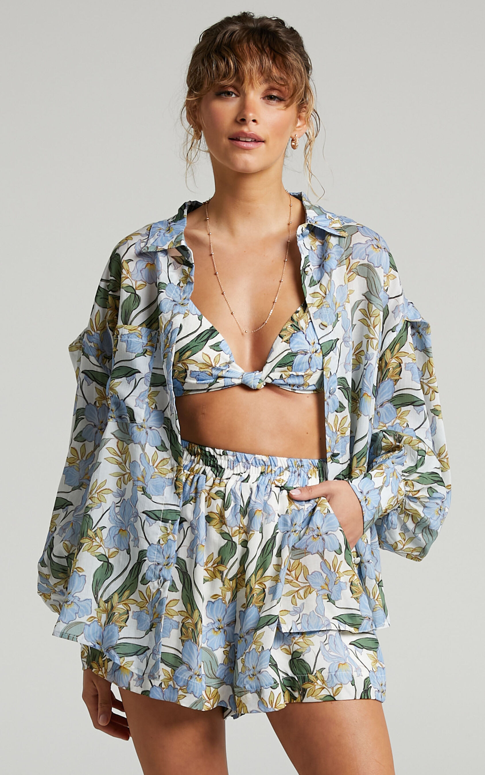 amalie-the-label-estella-elastic-waist-relaxed-shorts-in-iris-floral