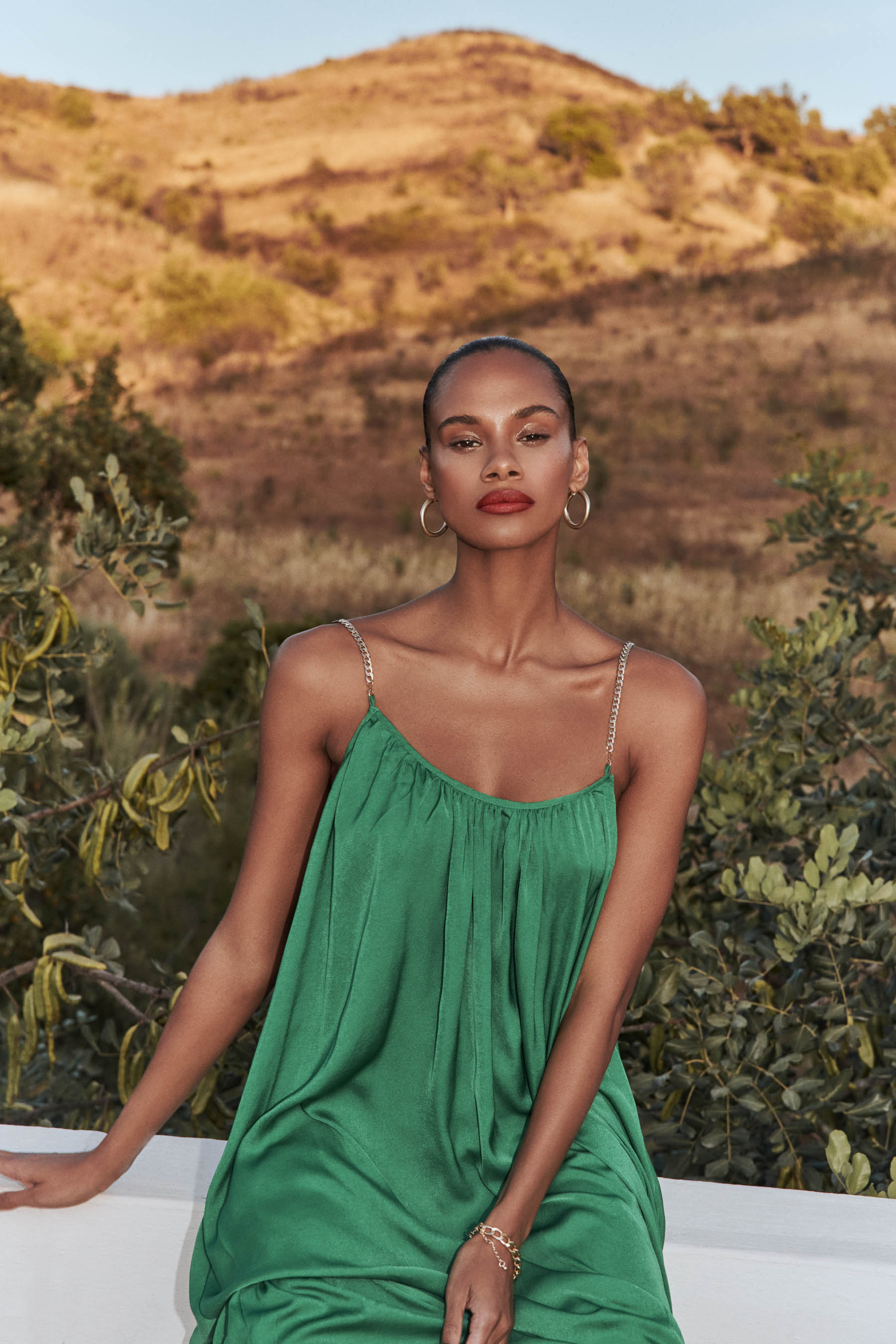 sychie-chain-straps-relaxed-maxi-dress-in-green