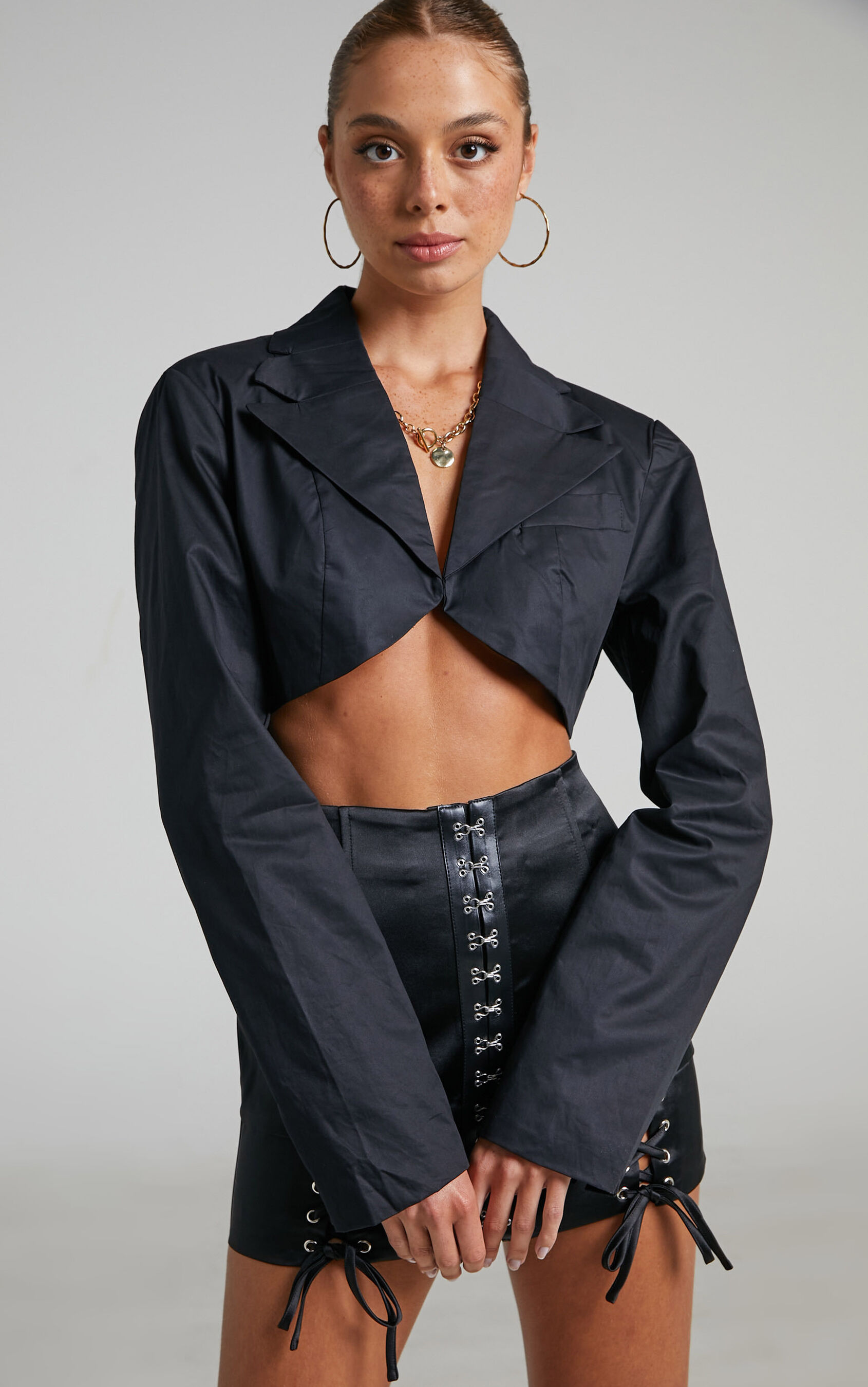 lioness-gwyneth-crop-shirt-in-black