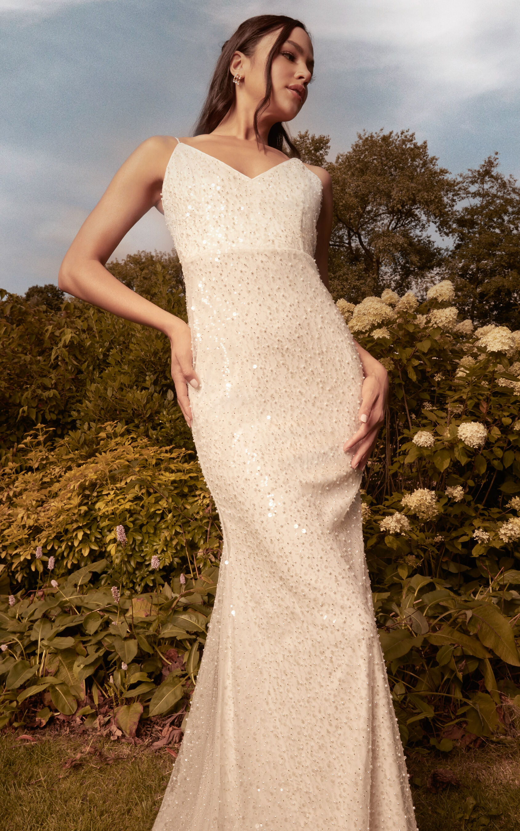 leauna-bridal-gown-v-neck-embellished-tulle-gown-in-ivory