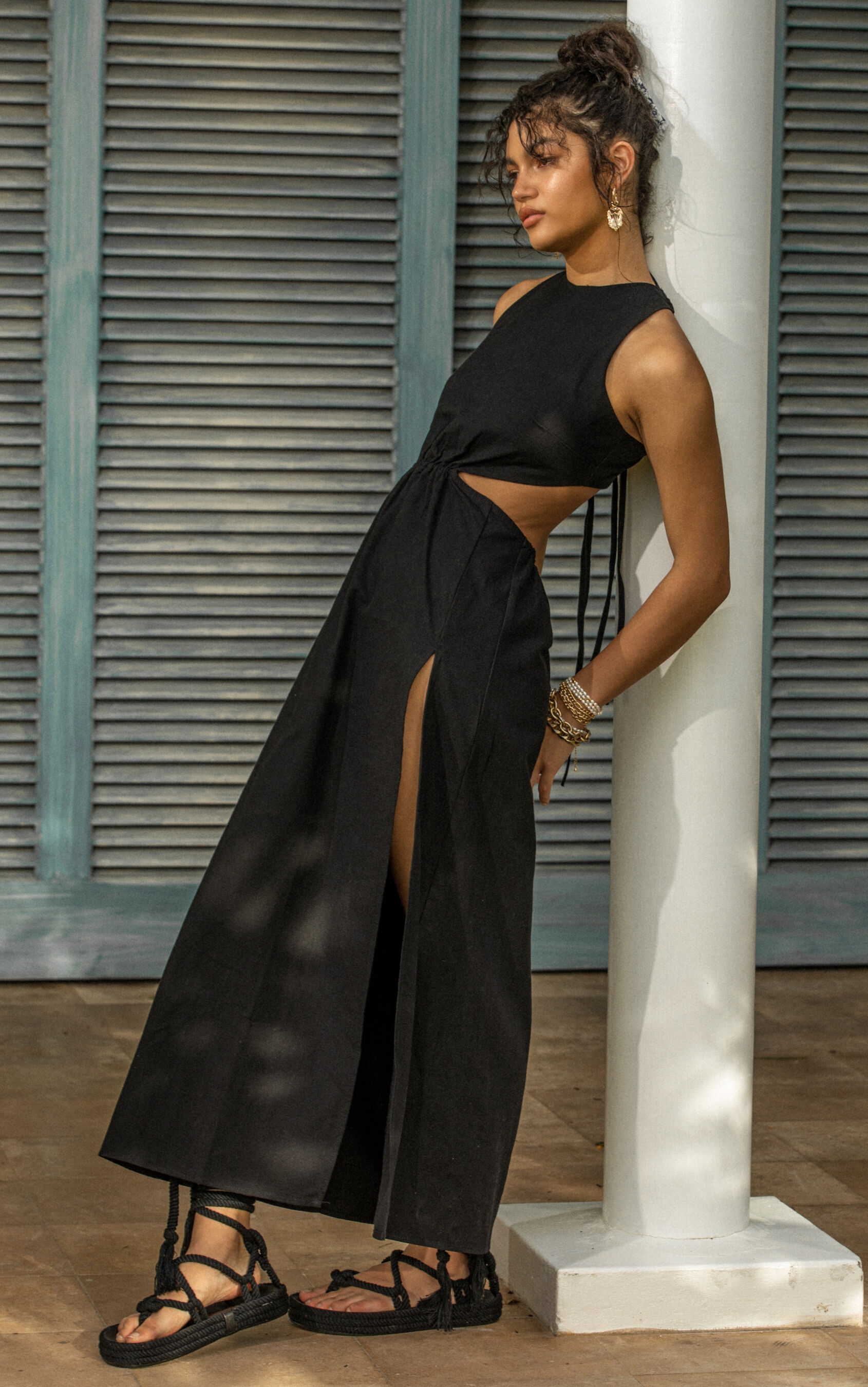 amalie-the-label-ivy-cotton-cut-out-waist-tie-back-side-split-midi-dress-in-black