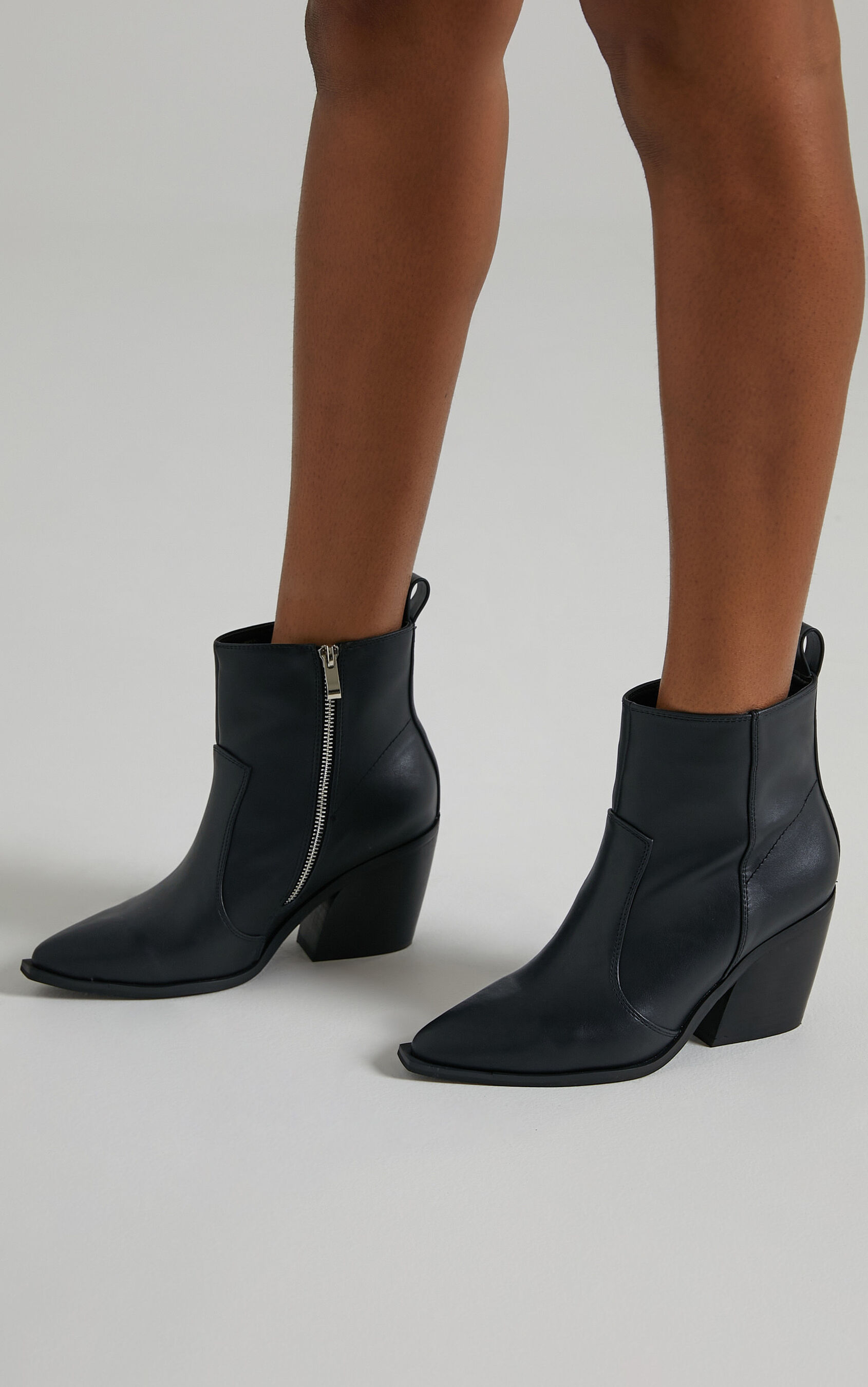 therapy-dallas-boots-in-black