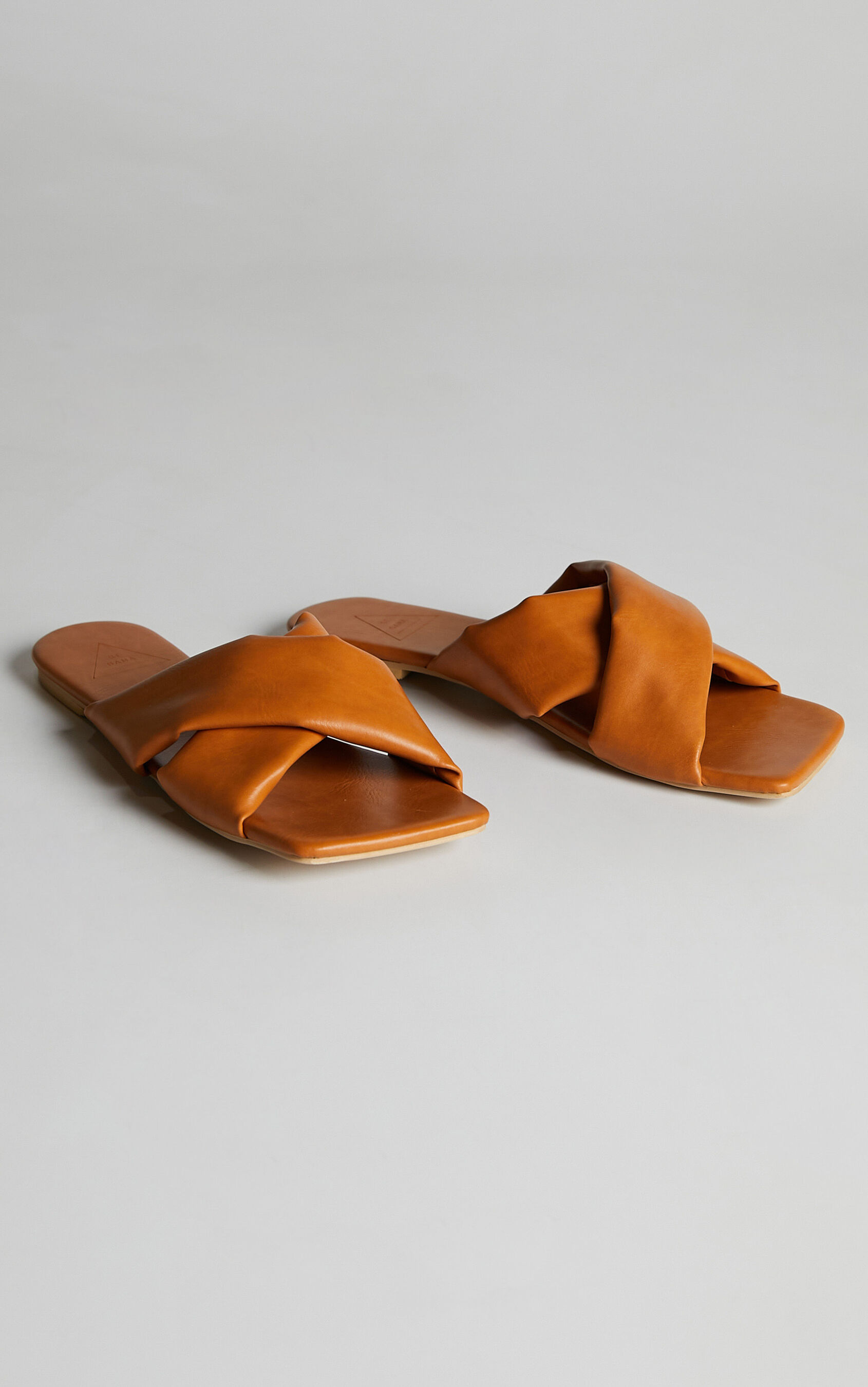 st-sana-alias-slide-in-tan