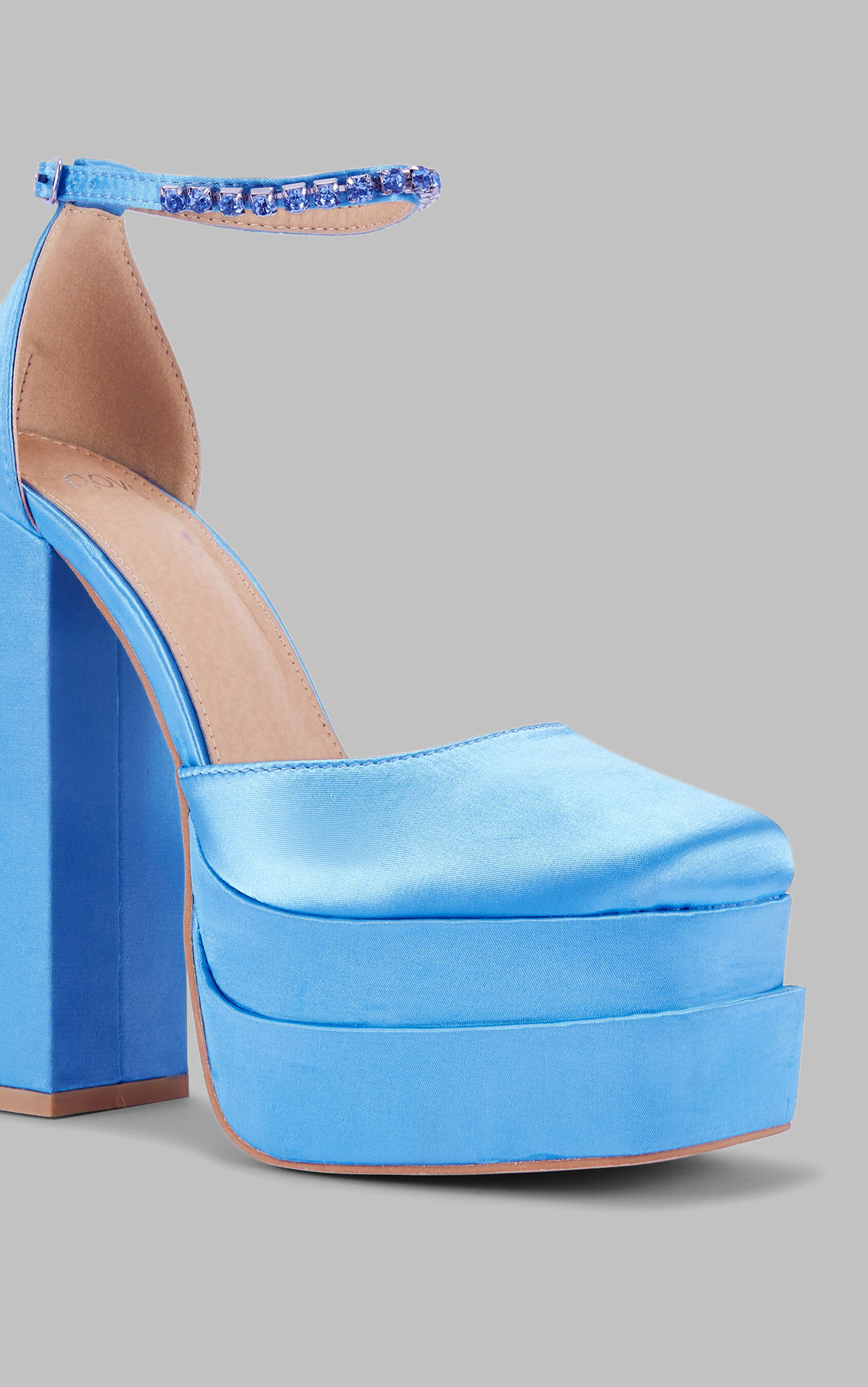 novo-zaguar-heels-in-blue