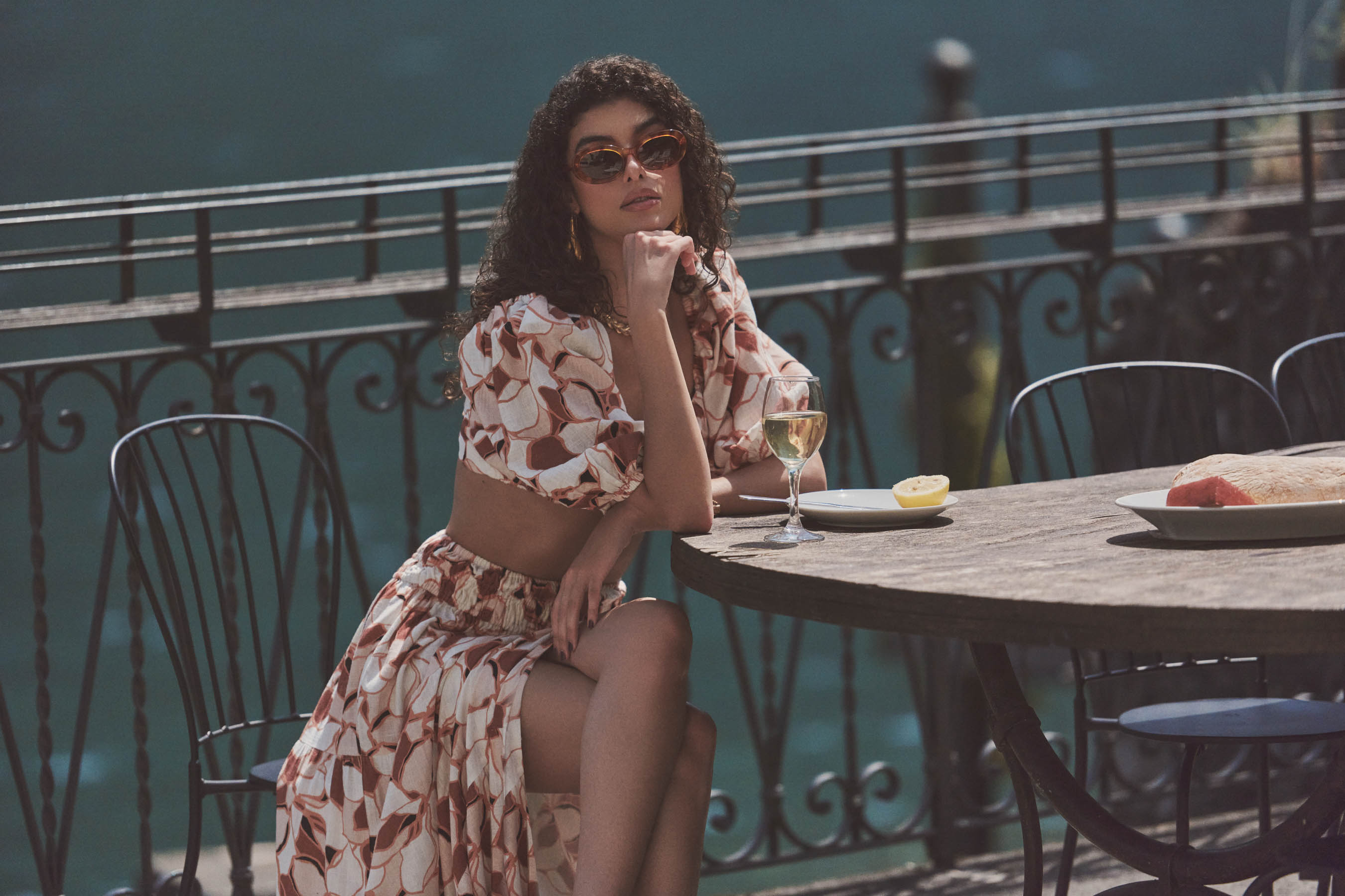 amalie-the-label-mikaelle-gathered-puff-sleeve-crop-top-in-voyager-floral
