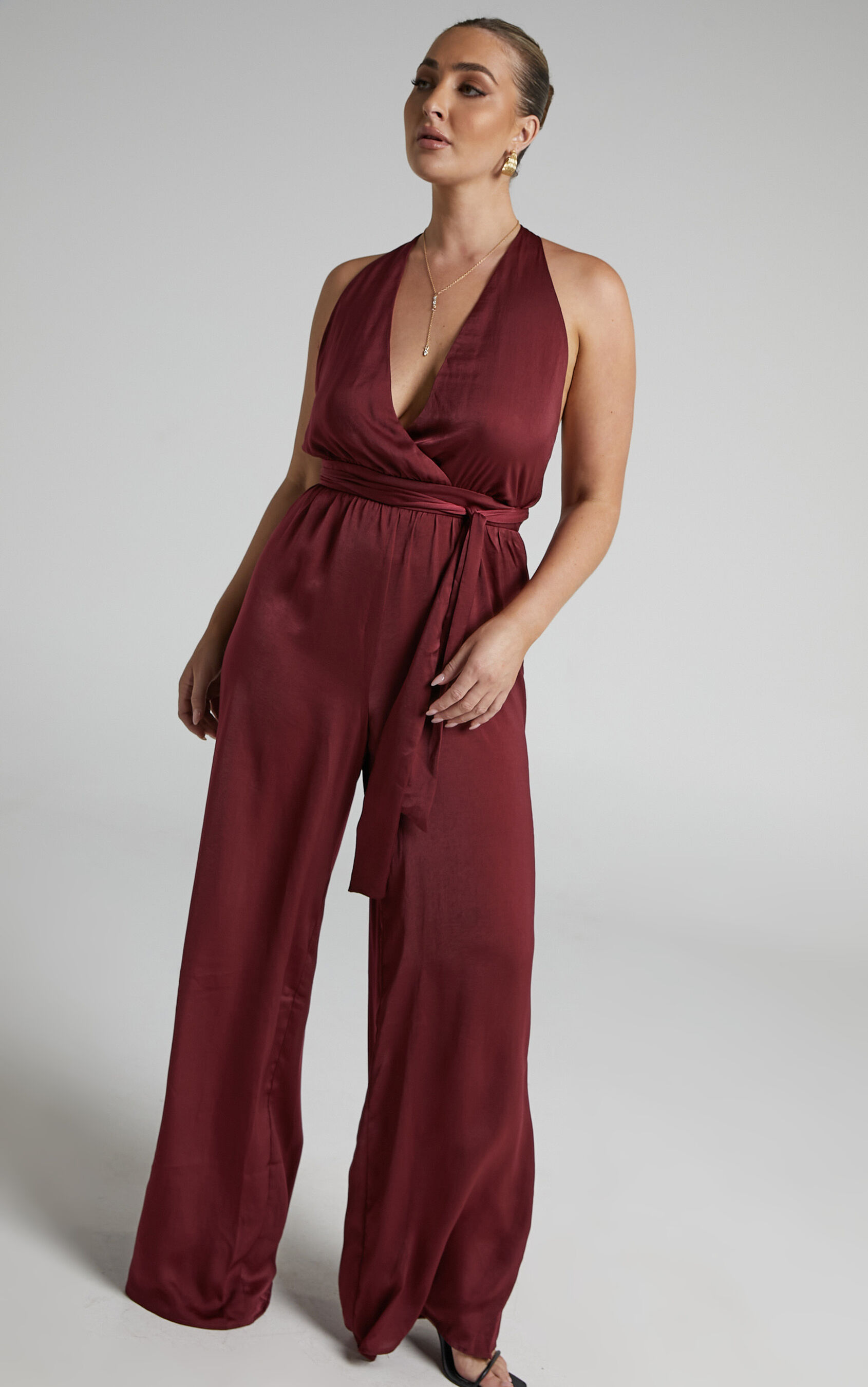 zarina-plunge-neck-twist-back-jumpsuit-in-maroon
